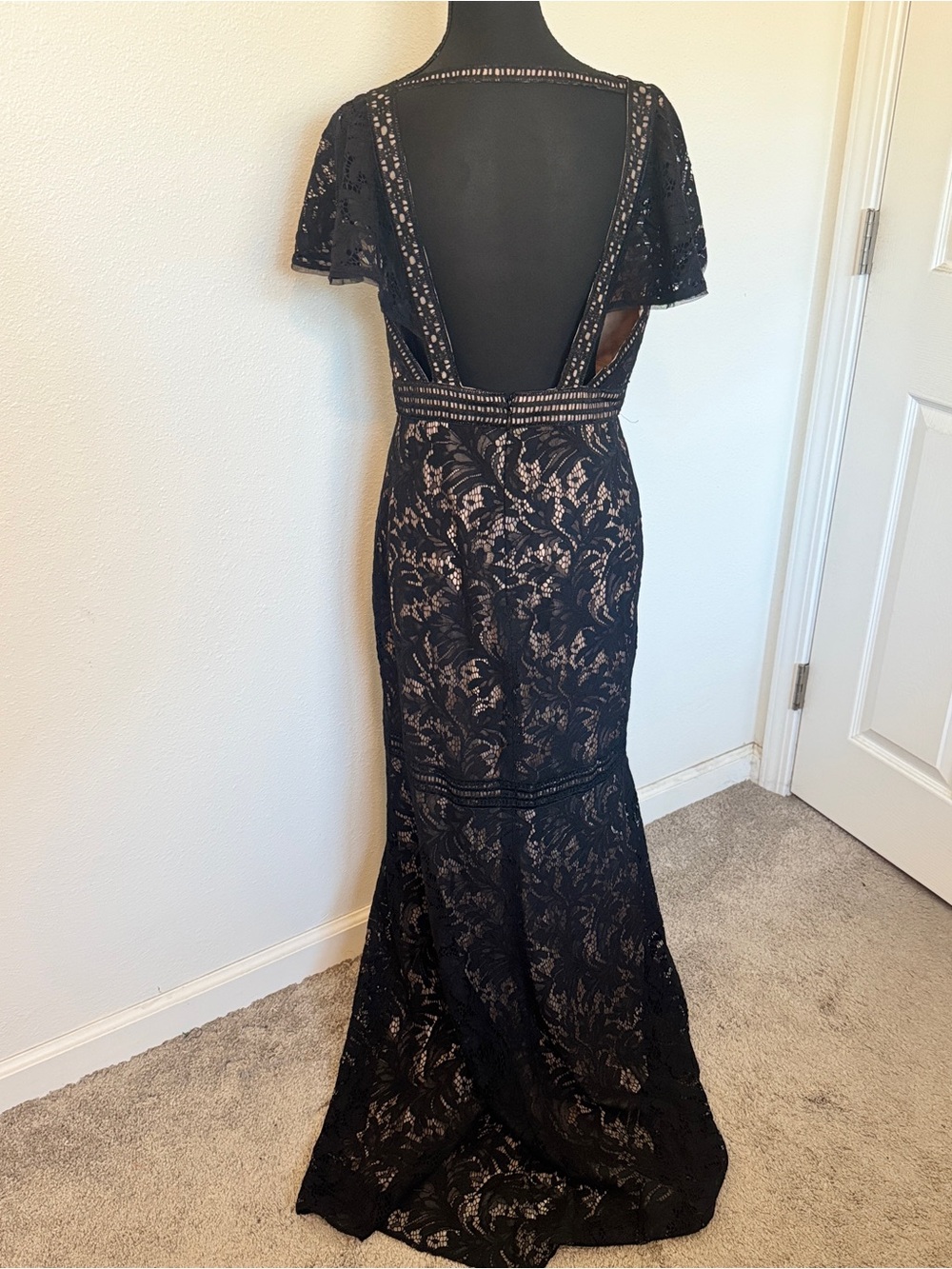 BCBG Max Azria Katrina Lace Gown Black Open Back Formal Dress Size 6 - Picture 3 of 7